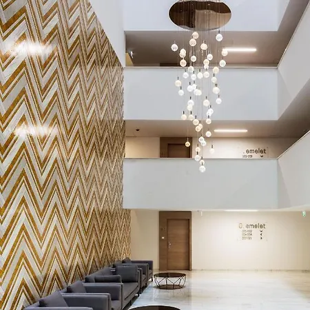 Apartamento Emerald Kissed Golden Gem