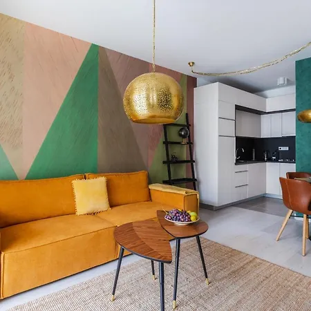Emerald Kissed Golden Gem * Budapest