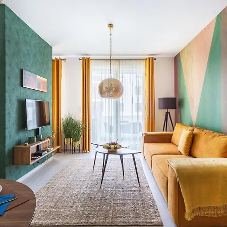 Emerald Kissed Golden Gem Budapest